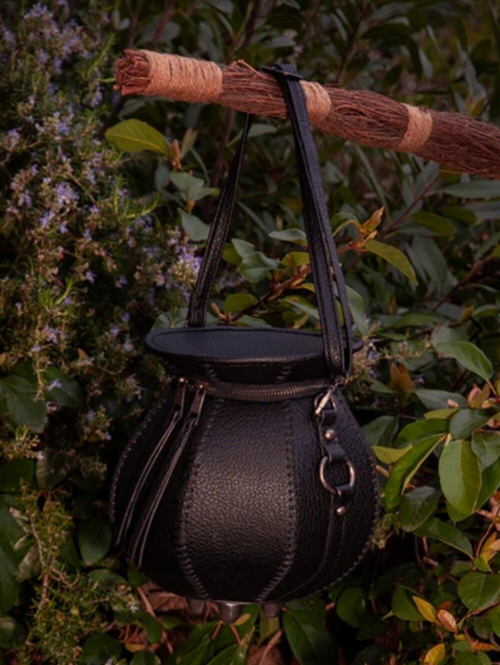 BNWT La Femme En Noir Cottage Witch Cauldron Crossbody Bag